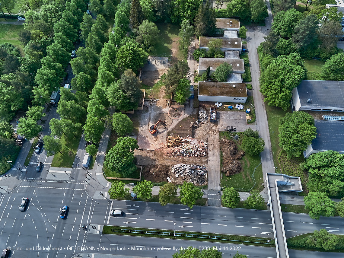 14.05.2022 - Luftbilder von der Baustelle Haus für Kinder in Neuperlach